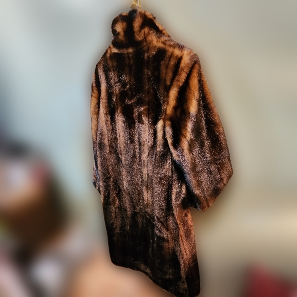 Pamela McCoy full length faux fur coat Vintage NWT - Picture 2 of 6